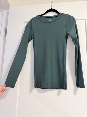 J. Crew Perfect Fit Green V-Neck Tee - Small